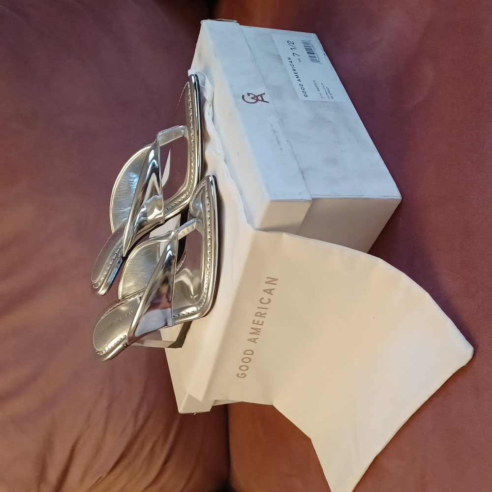 NEW Good American 7.5 W Silver Shoes with bag and box